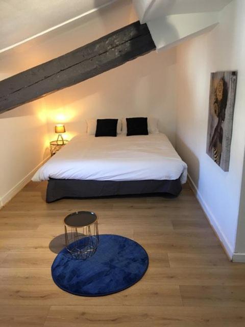 O Petit Nice Neuville-sur-Saone Luaran gambar