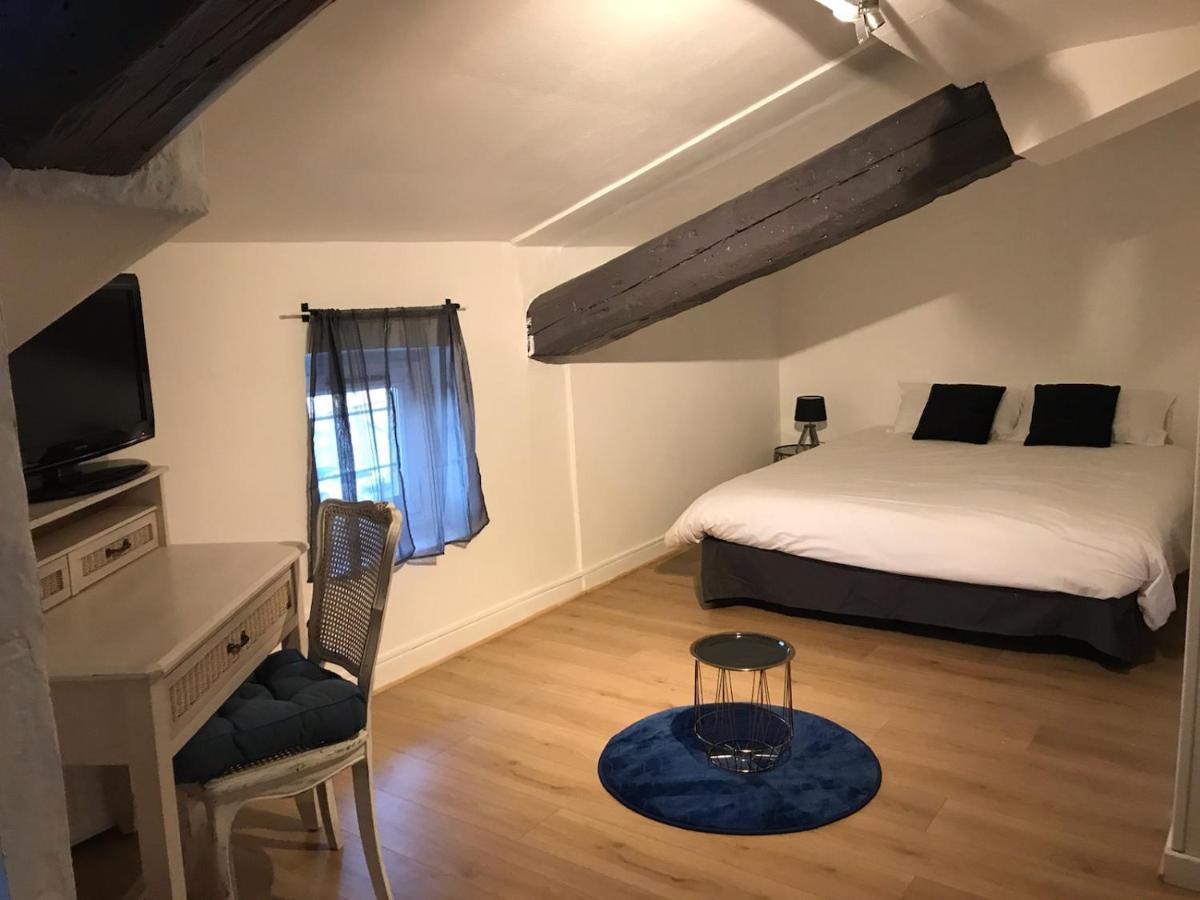 O Petit Nice Neuville-sur-Saone Luaran gambar