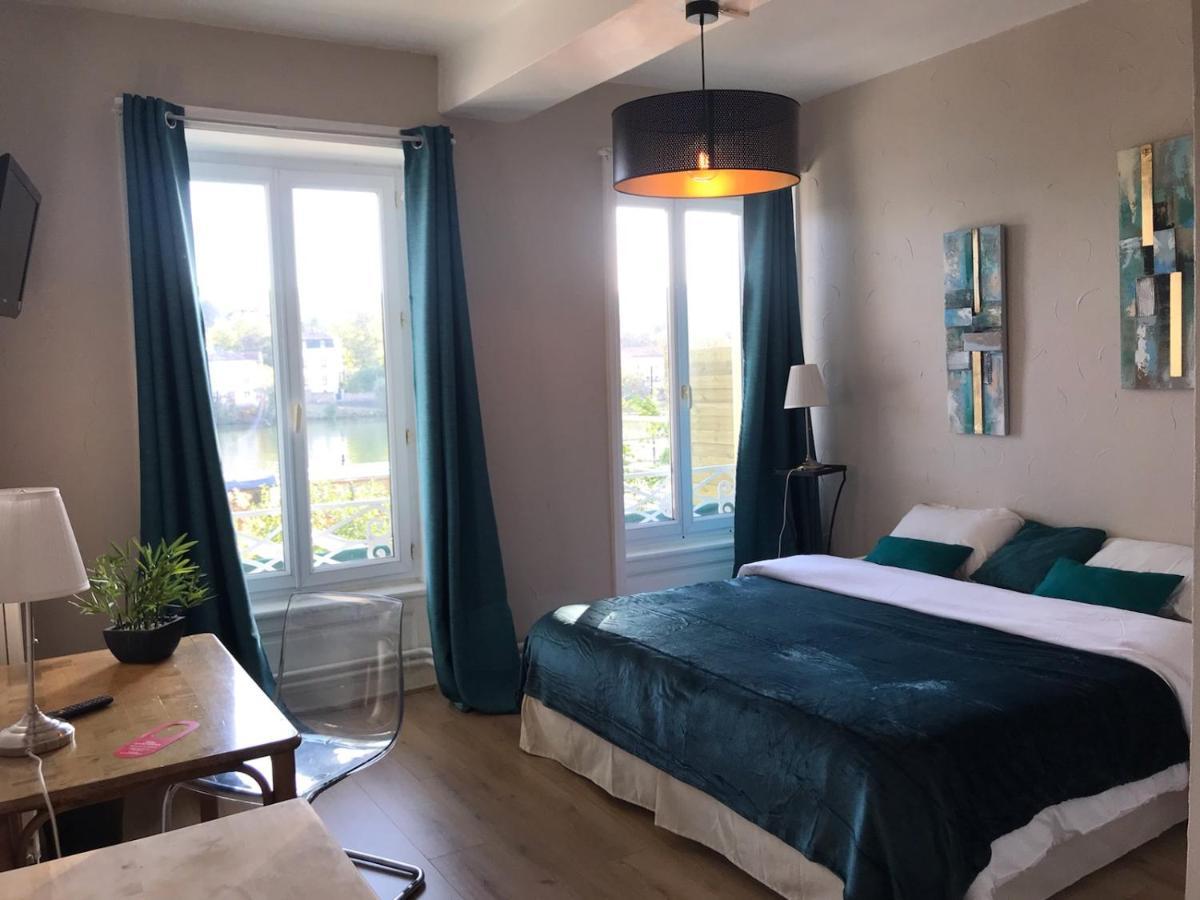 O Petit Nice Neuville-sur-Saone Luaran gambar