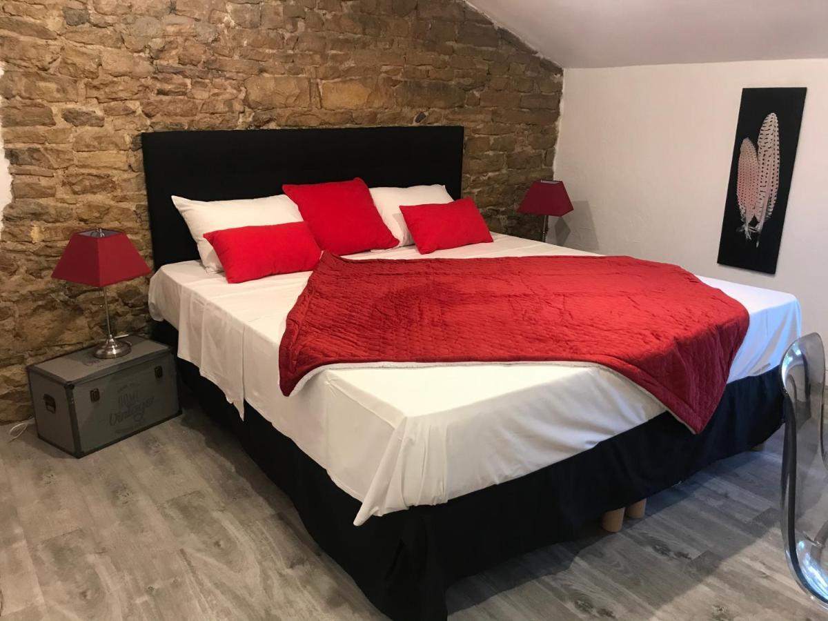 O Petit Nice Neuville-sur-Saone Luaran gambar