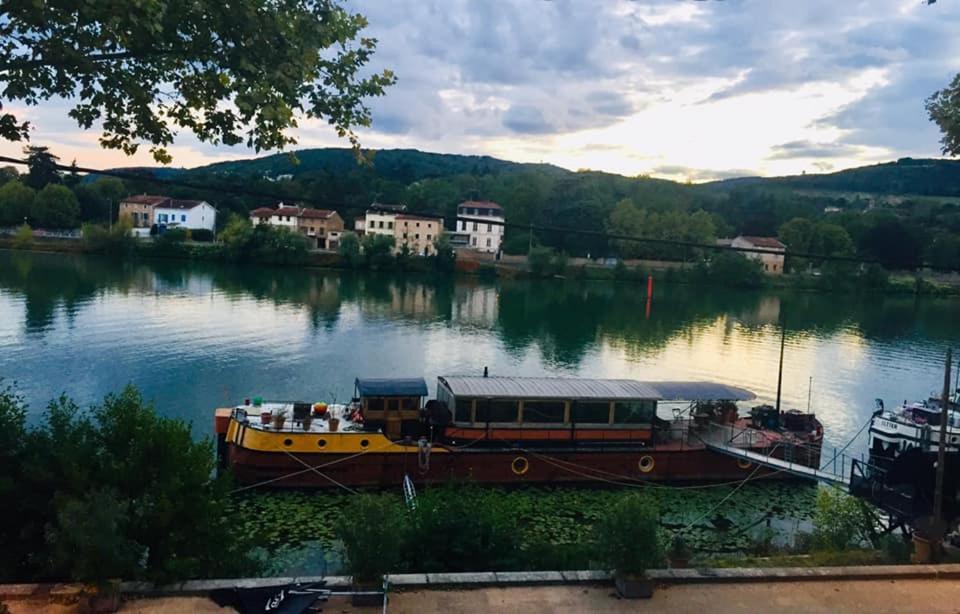 O Petit Nice Neuville-sur-Saone Luaran gambar
